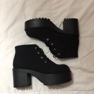 Divided Platform Boots 👢